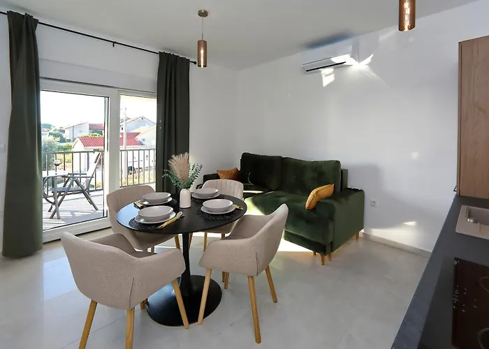 Royal Konukevi 4*